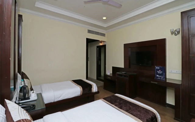Fabhotel Broadway Inn Nehru Place