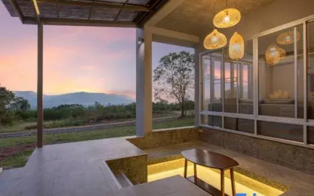 Mine Hills Pool Villa Camping