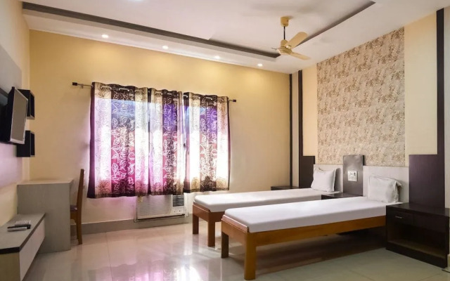 Akash Guest House by OYO Rooms