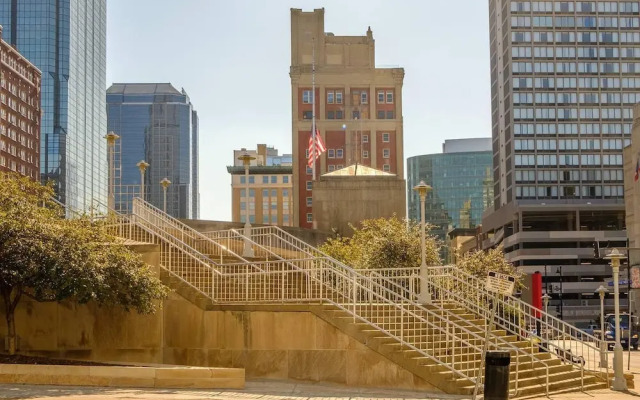 FRONTDESK Sky on Main Apts Downtown Kansas City