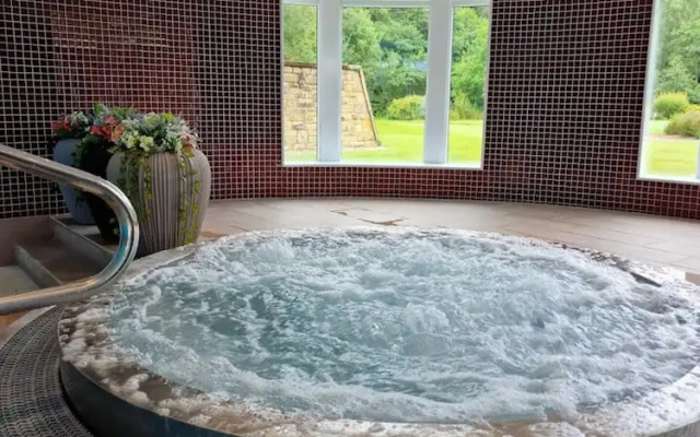 Lochside Lodge Retreat - Stunning Lakeside Escape