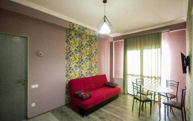 Lech Kachinski Apartment 4