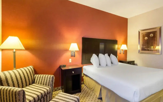 Holiday Inn Express Oakwood Village