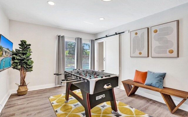 7 Br Home with Pool Gameroom & Soccer