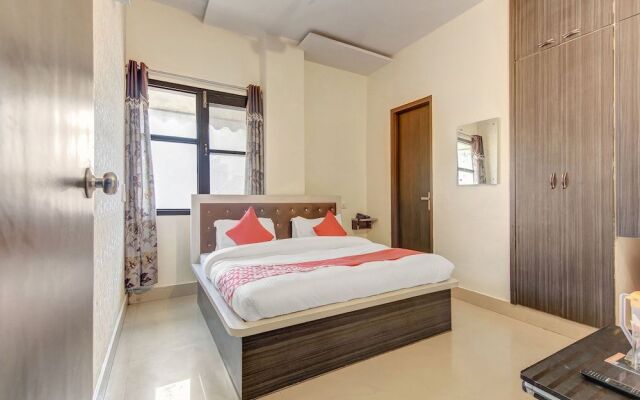 OYO 28040 Hotel Cg Inn