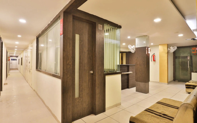 Capital O 11491 Hotel Santro