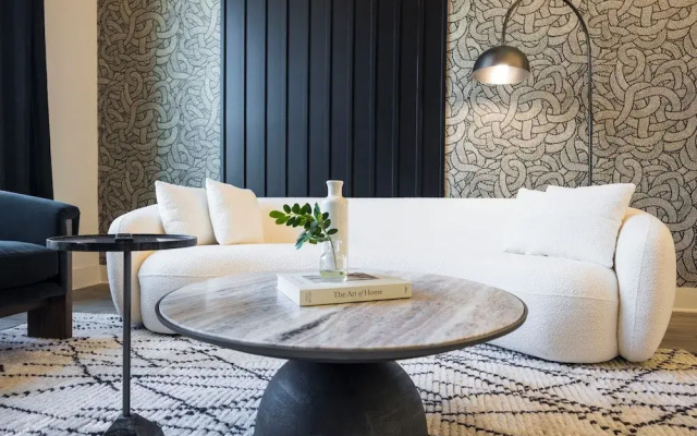 Elevate - Modern Luxury - Stunning City Views