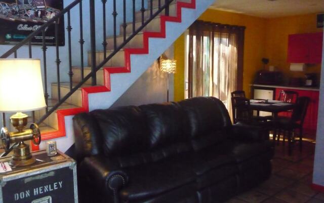 Woodland Hills Calabasas Guesthouses