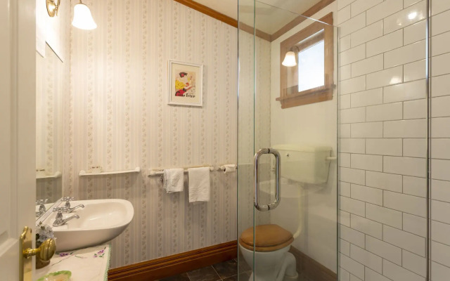 Settlers Cottage Motel