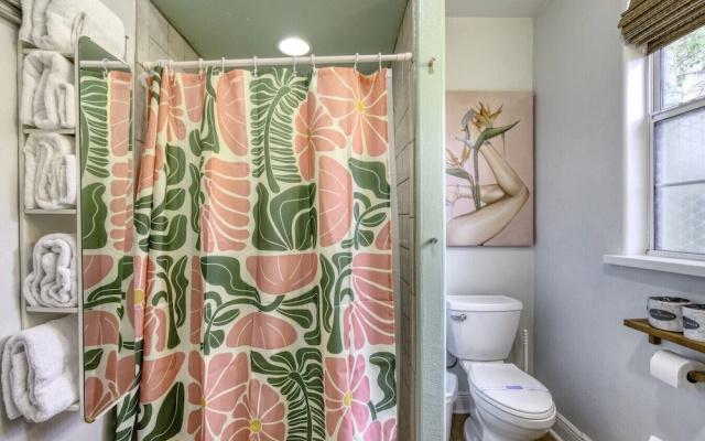 1 Bedroom Spanish Bungalow Guest House