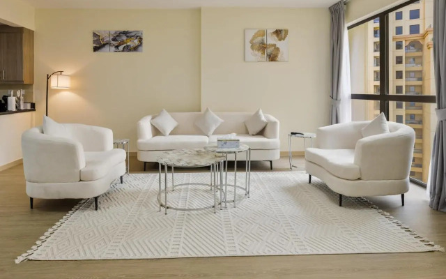 Stylish studio w/balcony close to the beach JBR