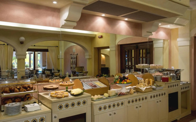 Lantana Resort Hotel & Apartments