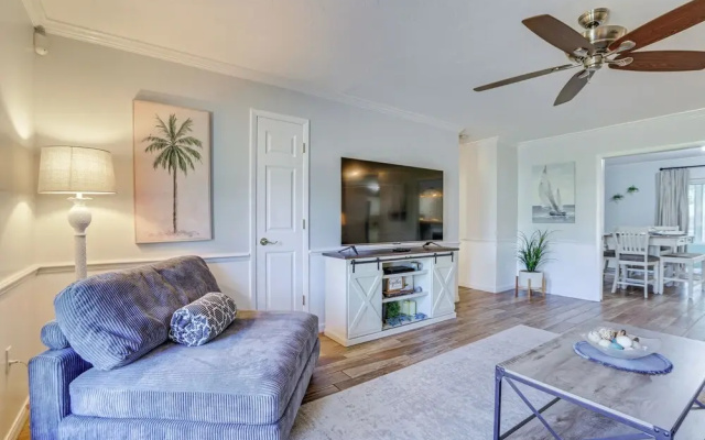 Pet-friendly Home w/ Heated Pool in Bradenton