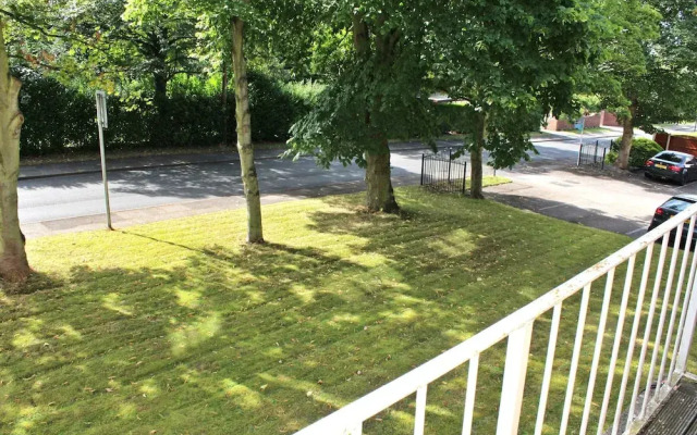 2 Bedrooms - Large Balcony Apartment & Parking