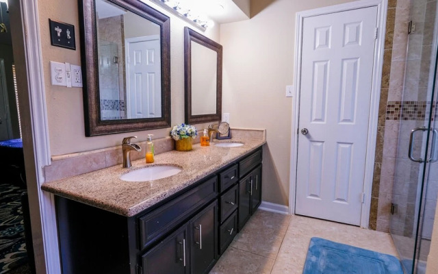 3Bdrm 2.5Bath 6Beds - Pool House