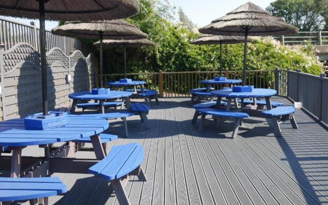Riverside Inn