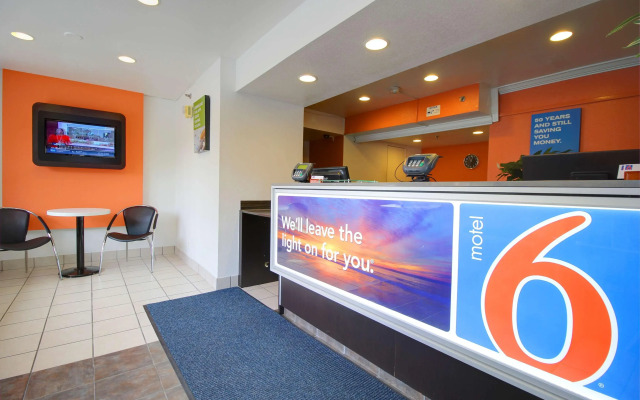 Motel 6 Lantana, FL
