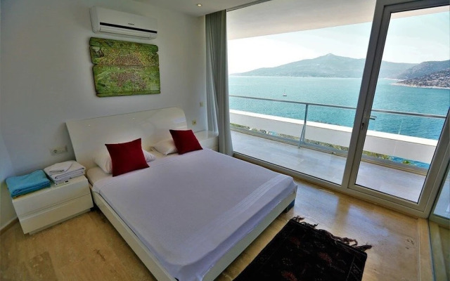 Villa Luminex by Akdenizvillam