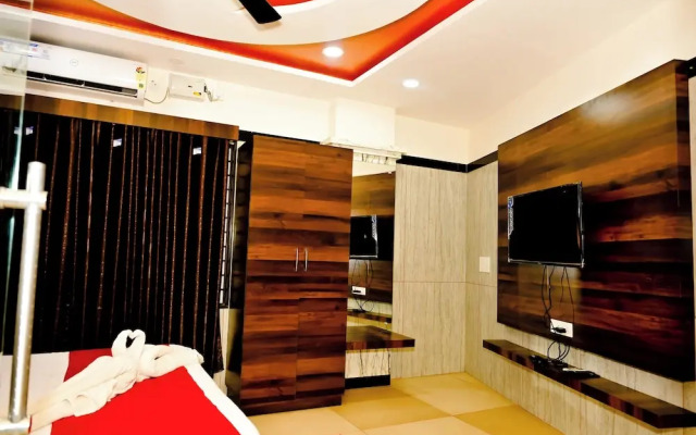 M K Arcade Hotel
