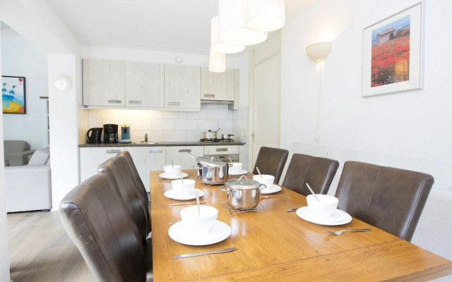 Restyled Holiday Home with 2 Bathrooms near Beach
