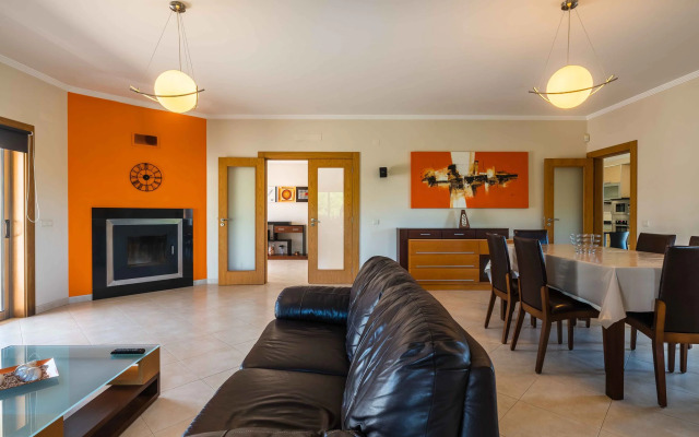 Spacious villa in Albufeira with private pool