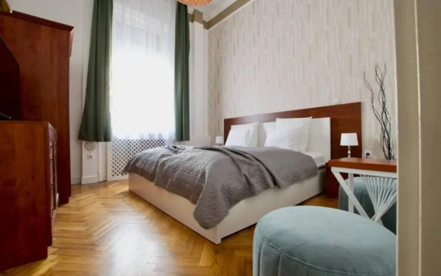 Premium Apartment by Hi5-Vaci str. 3 bedroom (218)