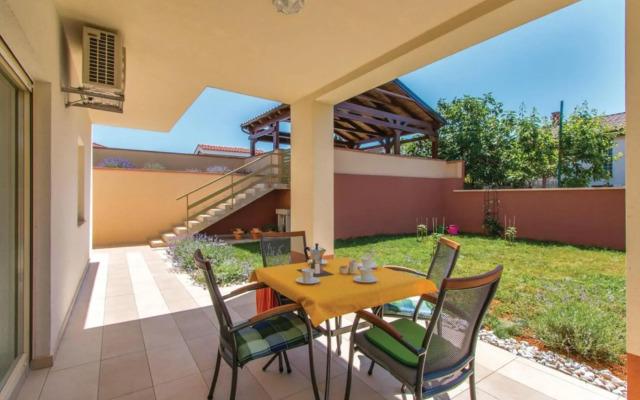 Two Bedroom Apartment Valdebecco for 5 persons