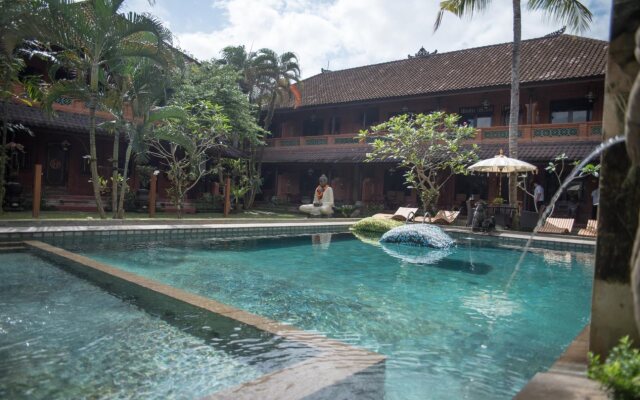 Puri Garden Hotel and Hostel