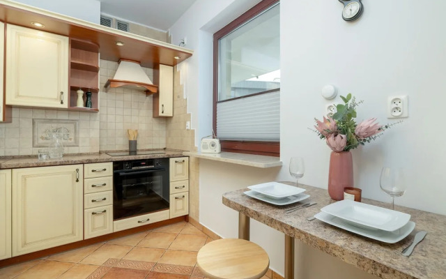 Ludwinowska Cozy Apartment by Renters