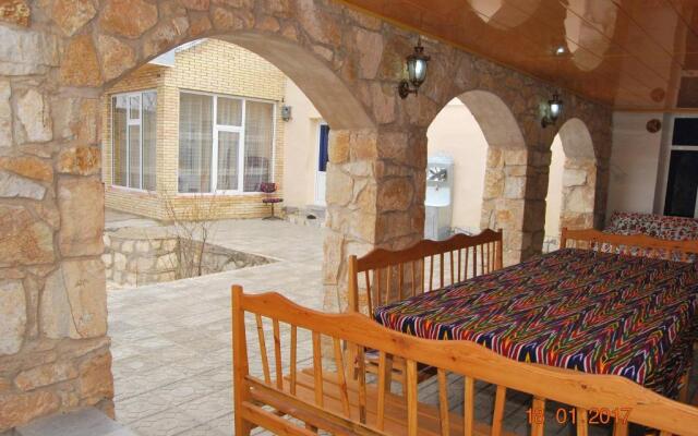 Guest House Ruslan Nurata & Tours