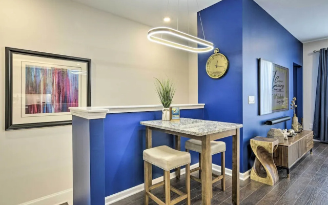Sleek Durham Townhome Near Dtwn w/ Balcony!