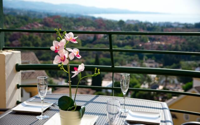 SAA-Great 2 bed apt 10 min walk to Puerto Banus