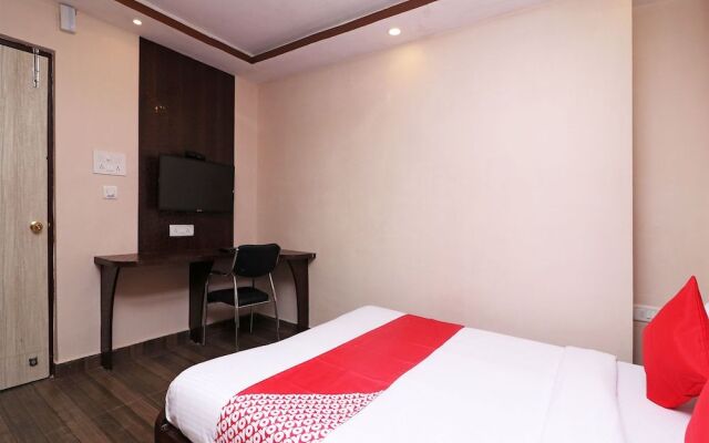 OYO 13579 Hotel Royal Crowne