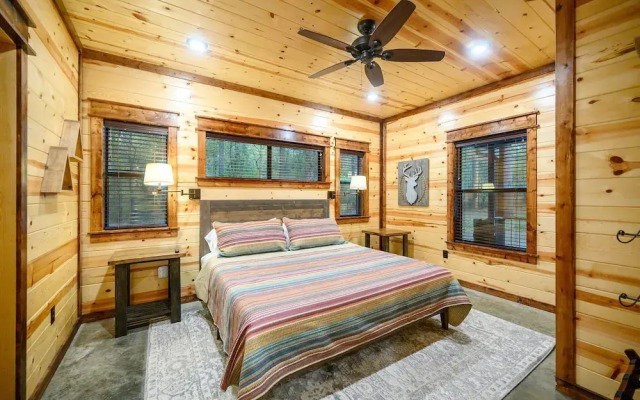 Sugar Daddy Cabin for 13!