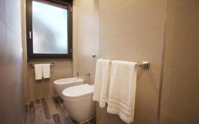 Eur Bright Spacious terraced Apartment