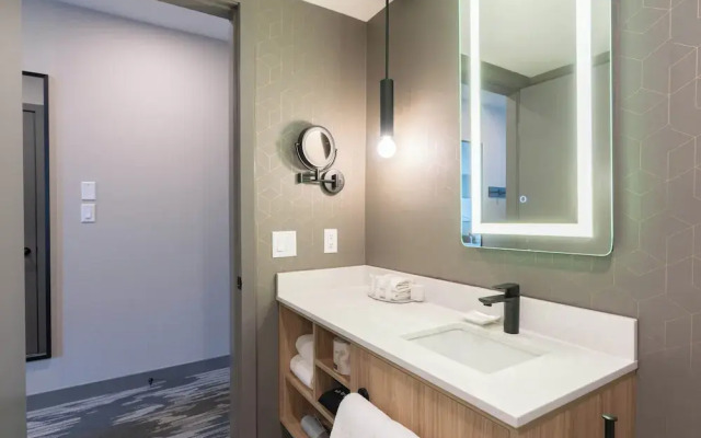Sandman Signature Las Colinas Hotel & Suites