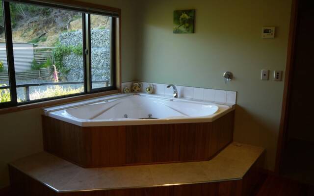 Okiwa Bay Lodge