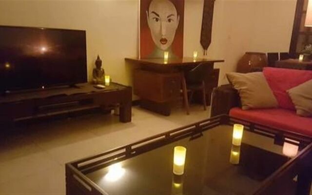 El Mundo Apartments