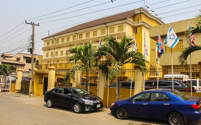Banex Hotel and Suites