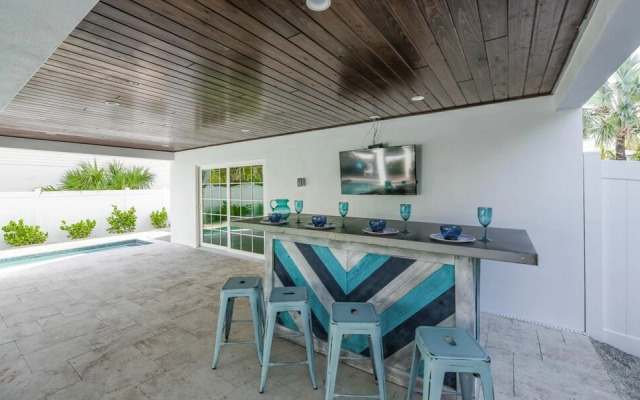 Daiquiri Deck by AMI Locals