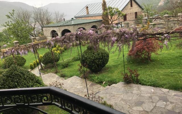 Villa Ananuri