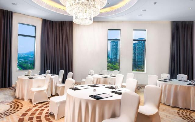 Hilton Guangzhou Baiyun - Free Shuttle for Canton Fair Period, Close to Luhu Golf Club & Leather Market