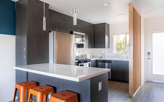 WanderJaunt Famosa 2BR Point Loma