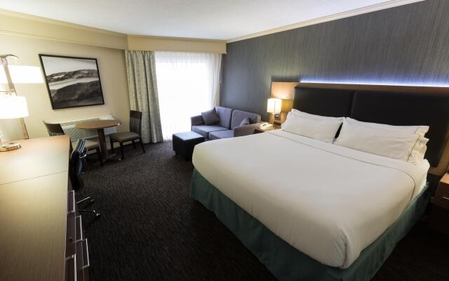 Holiday Inn Express Edmonton Downtown, an IHG Hotel