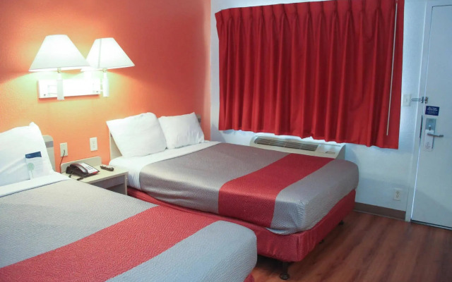 Motel 6 Lufkin, TX
