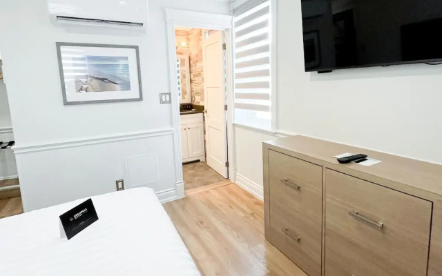 Colonial Hotel & Suites