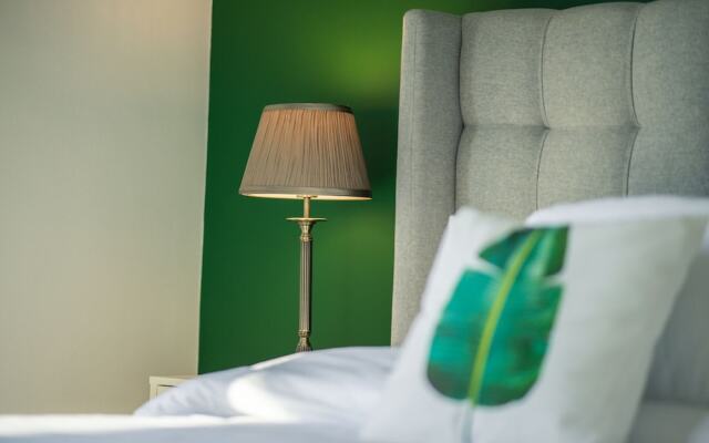 Luxury Marina View 2BR Flats Dubai by Belvilla