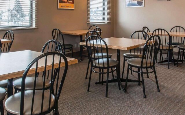 Econo Lodge Thunder Bay