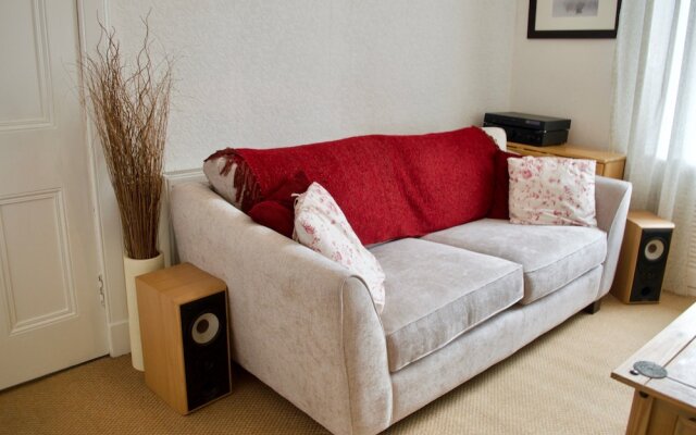 1 Bedroom Flat In Meadowbank
