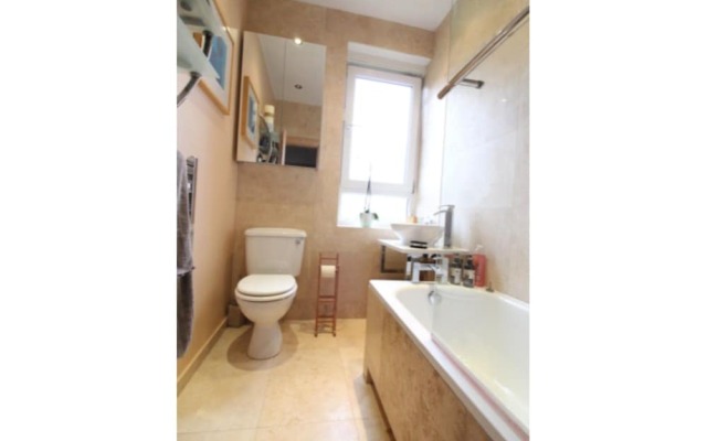 Charming, Spacious 1BR Flat for 4 in Edinburgh